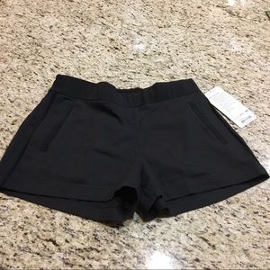Lululemon Pack Light short size 8